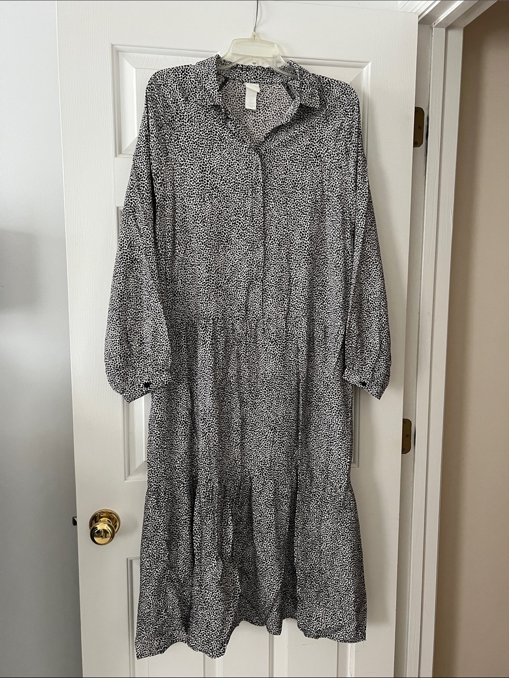 H&M Black and White Printed Long-Sleeve Tiered Shirt Dress